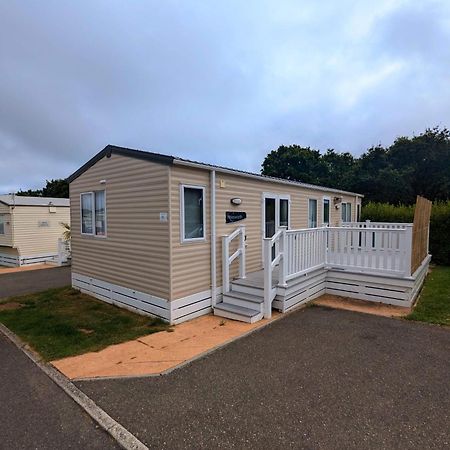 Spacious Comfortable Holiday Home With Unique Layout On 5 Star Shorefield Holiday Park Milford on Sea Exterior foto