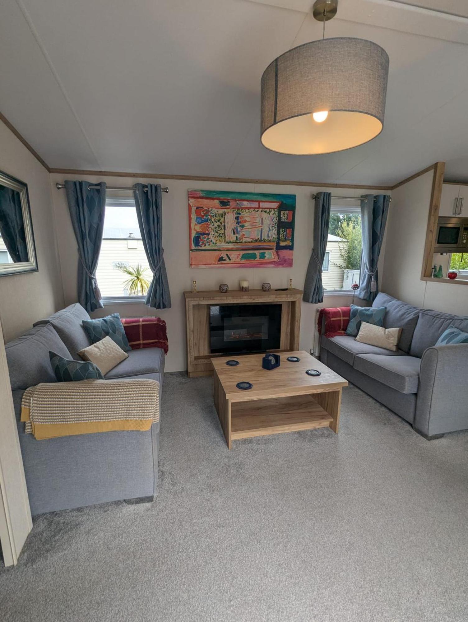 Spacious Comfortable Holiday Home With Unique Layout On 5 Star Shorefield Holiday Park Milford on Sea Exterior foto