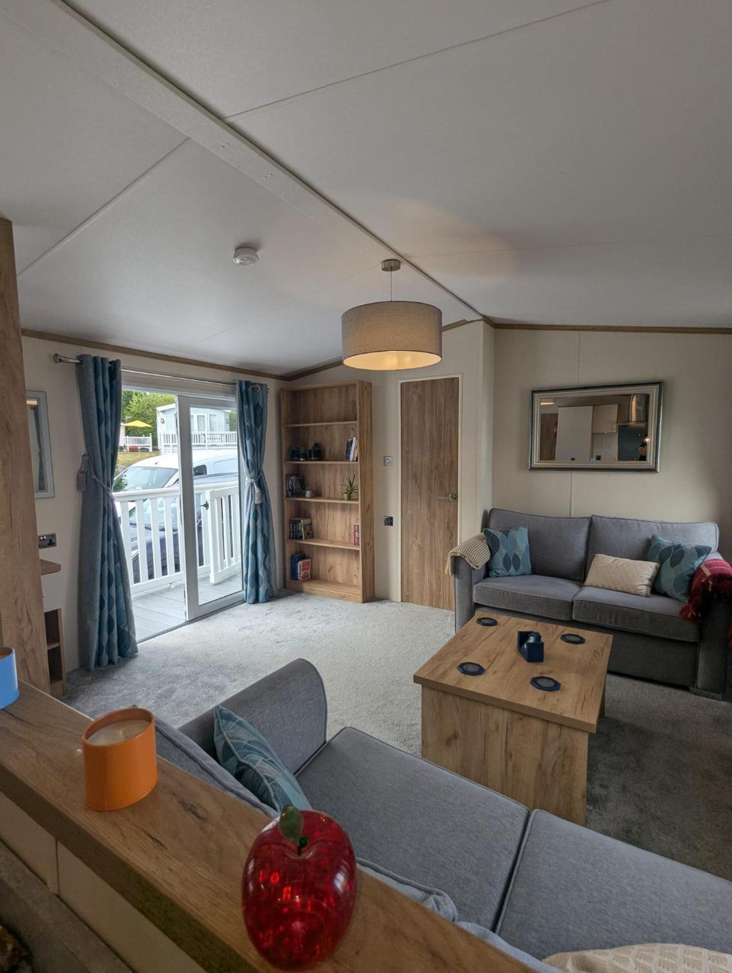 Spacious Comfortable Holiday Home With Unique Layout On 5 Star Shorefield Holiday Park Milford on Sea Exterior foto